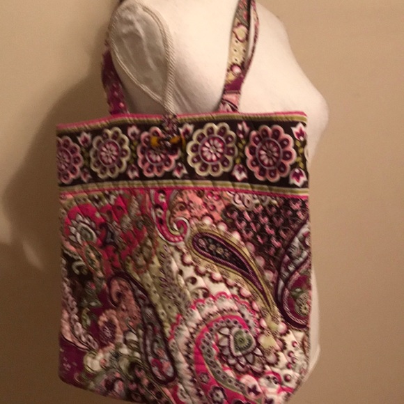 Vera Bradley Handbags - EUC Vera Bradley shoulder bag